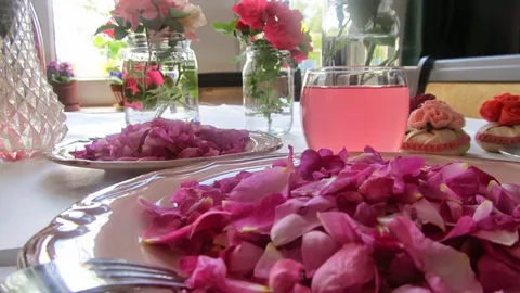 گلاب نیاسر درجه یک با طراوت گل های تازه و عطر اصیل